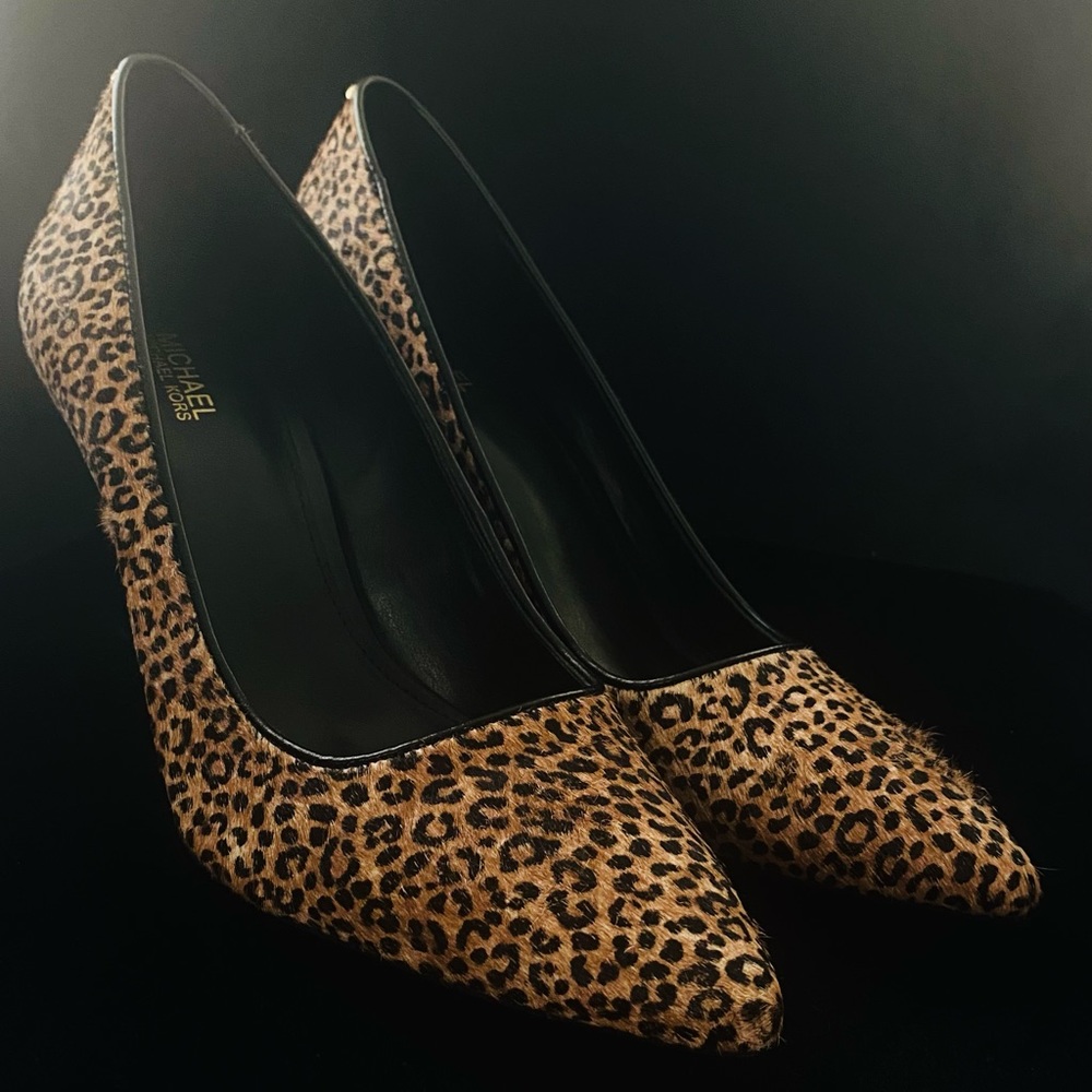 Leopard print pumps